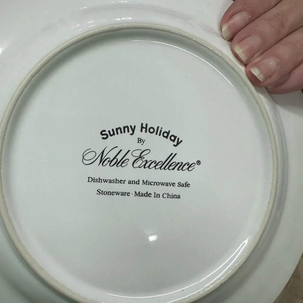 Sunny Holiday by Noble Excellence Set of 4 Stoneware salad/dessert plates EUC